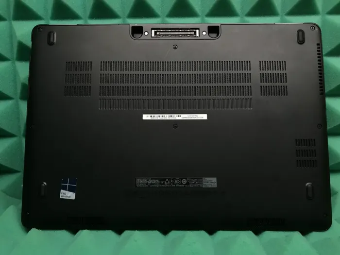 Ультрабук Б-клас Dell Latitude E7470 / 14" (1366x768) TN / Intel Core i5-6300U (2 (4) ядра по 2.4 - 3.0 GHz) / 8 GB DDR4 / 128 GB SSD / Intel HD Graphics 520 / WebCam / Fingerprint / HDMI / miniDP / Windows 10 б/в - зображення 6