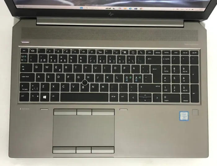 Мобільна робоча станція Б-класу HP ZBook 15 G6 / 15,6" (1920x1080) IPS / Intel Core i7-9850H (6 (12) ядер по 2,6 - 4,6 ГГц) / 32 ГБ DDR4 / 512 ГБ SSD NVMe / nVidia Quadro T2000, 4 ГБ DDR5, 128-біт / WebCam / Win 11 Pro б/в - зображення 9