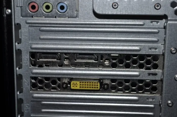 Комп'ютер Fujitsu Esprimo P756 E90 Tower / Intel Core i5-6500 (4 ядра по 3,2 - 3,6 ГГц) / 8 ГБ DDR4 / 160 ГБ HDD / nVidia GeForce GTX 745, 2 ГБ GDDR3, 128-біт / Windows 10 Pro б/в - зображення 5