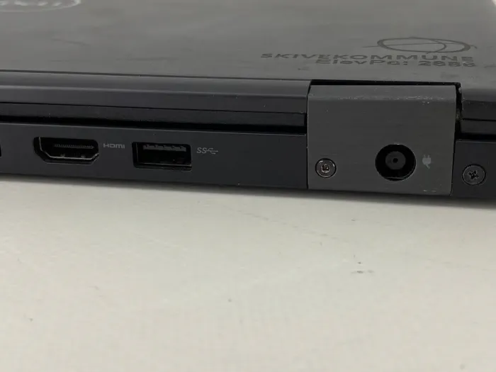 Ультрабук Б-класс Dell Latitude 5490 / 14"  IPS / Intel Core i3-7130U (2(4) ядра по 2.7GHz) / 4GB DDR4 / 128GB SSD / UHD Graphics 620 / WebCam / Win 10 б/в - зображення 5