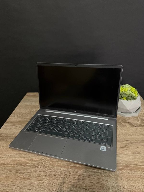 Ультрабук HP ZBook Power G7 / 15.6'' (1920x1080) IPS / Intel Core i7-10750H (6 (12) ядер по 2.6 - 5.0 GHz) / 16 GB DDR4 / 512 GB SSD / Intel UHD Graphics / WebCam / Windows Lic б/в - зображення 2