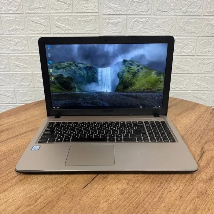 Ноутбук Б-клас Asus VivoBook X540UAR / 15.6" (1920x1080) IPS / Intel Core i5-8250U (4 (8) ядра по 1.6 - 3.4 GHz) / 8 GB DDR4 / 256 GB SSD / Intel UHD Graphics 620 / WebCam б/в - зображення 2