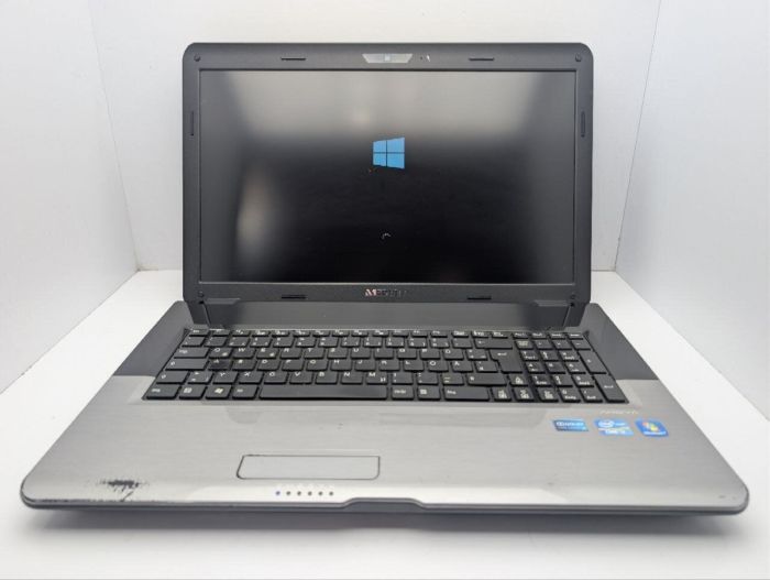 Ноутбук Medion Akoya E7218 / 17.3" (1600x900) TN / Intel Core i3-2310M (2 (4) ядра по 2.1 GHz) / 6 GB DDR3 / 640 GB HDD / Intel HD Graphics / WebCam / DVD-ROM б/в - зображення 3