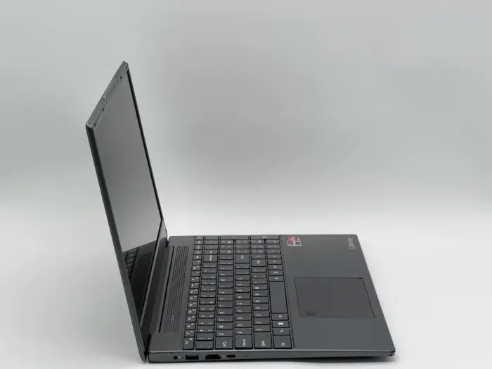 Ультрабук Gateway GWNR71517-BK / 15.6" (1920x1080) IPS / AMD Ryzen 7 3700U (4 (8) ядра по 2.3 - 4.0 GHz) / 16 GB DDR4 / 960 GB SSD / AMD Radeon RX Vega 10 Graphics / WebCam б/в - зображення 3