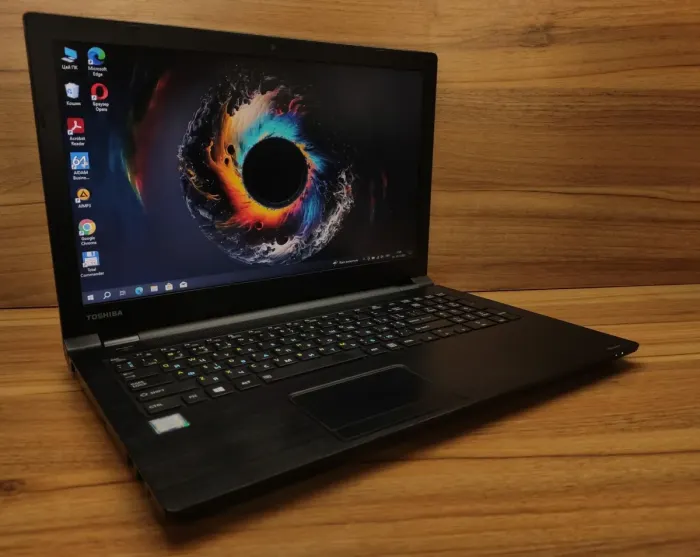 Ноутбук Toshiba Tecra C50-D / 15.6" (1366x768) TN / Intel Core i5-7200U (2 (4) ядра по 2.5 - 3.1 GHz) / 8 GB DDR3 / 256 GB SSD / Intel HD Graphics 620 / WebCam / Win 10 б/в - зображення 4