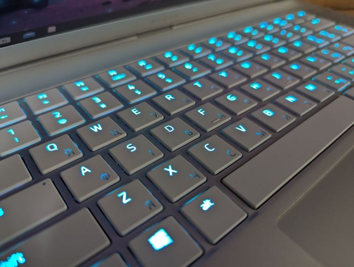 Ігровий ноутбук Razer Blade 15 RZ09 / 15,6" (1920x1080) IPS / Intel Core i7-9750H (6 (12) ядер по 2,6 - 4,5 ГГц) / 16 ГБ DDR4 / 512 ГБ SSD / nVidia GeForce RTX 2070, 8 ГБ GDDR6, 256-біт / Веб-камера / Windows 10 б/в - зображення 6