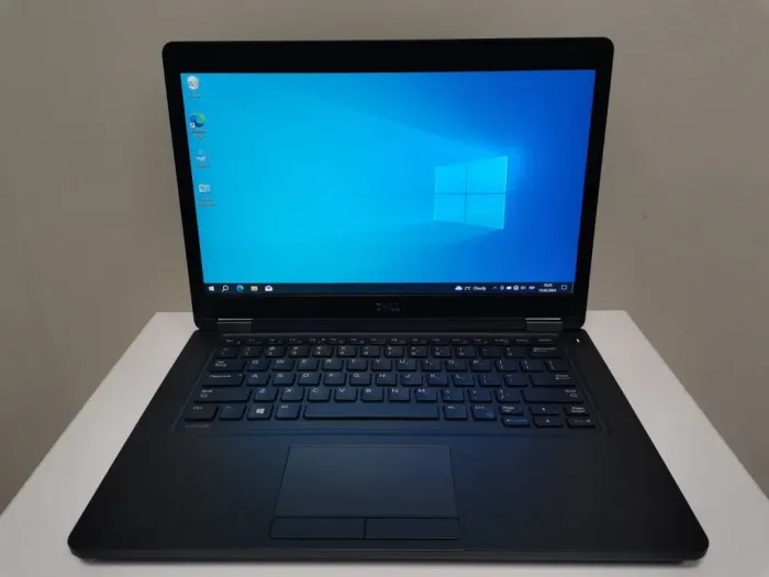 Ультрабук Dell Latitude 5490 / 14" (1920x1080) IPS / Intel Core i3-8130U (2 (4) ядра по 2.2 - 3.4 GHz) / 8 GB DDR4 / 128 GB SSD M.2 / Intel HD Graphics 620 / WebCam / HDMI / Windows 10 Pro б/в - зображення 2