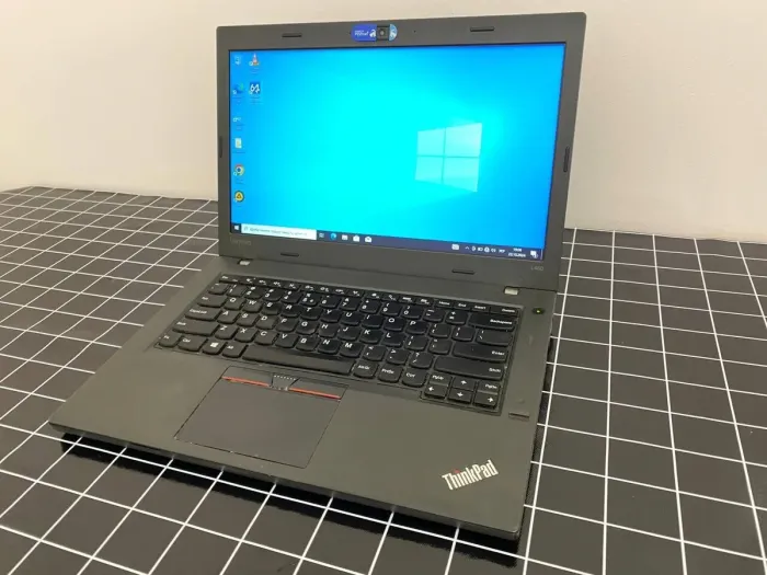 Ноутбук Б-клас Lenovo ThinkPad L460 / 14" (1920x1080) IPS / Intel Core i3-6100U (2 (4) ядра по 2.3 GHz) / 4 GB DDR4 / 192 GB SSD / Intel HD Graphics 520 / WebCam / miniDP б/в - зображення 2