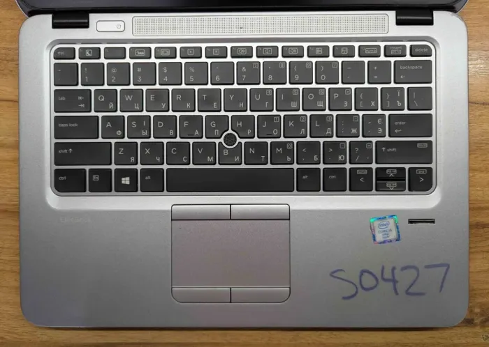 Нетбук HP EliteBook 820 G3 / 12.5" (1920x1080) IPS / Intel Core i5-6300U (2 (4) ядра по 2.4 - 3.0 GHz) / 8 GB DDR4 / 240 GB SSD / Intel HD Graphics 520 / TouchID / WebCam / Windows 10 б/в - зображення 3