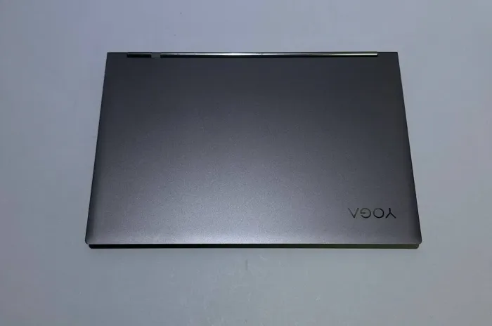 Ноутбук-трансформер Lenovo Yoga C930-13Ikb / 13" (1920х1080) IPS Touch / Intel Core i7-8550U (4 (8) ядра по 1.8 - 4.0 GHz) / 12 GB DDR4 / 256 GB SSD / Intel UHD Graphics 620 / WebCam / Win 11 б/в - зображення 3