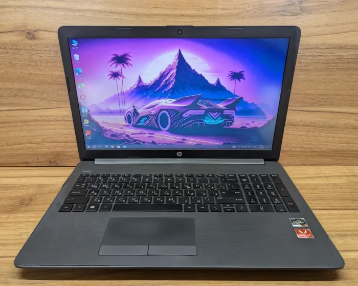 Ноутбук Б-клас HP 255 G7 / 15.6" (1920x1080) IPS / AMD Ryzen 3 2200U (2 (4) ядра по 2.5 - 3.4 GHz) / 8 GB DDR4 / 240 GB SSD / AMD Radeon Vega 6 Graphics / WebCam / Windows 10 б/в - зображення 2