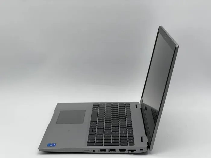 Ультрабук Dell Latitude 5530 / 15.6" (1920x1080) IPS / Intel Core i5-1245U (10 (12) ядер по 3.3 - 4.4 GHz) / 16 GB DDR4 / 240 GB SSD / Intel Iris Xe Graphics / WebCam б/в - зображення 4