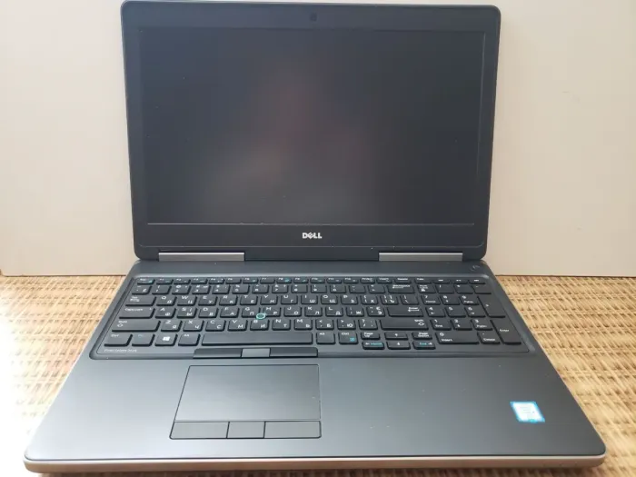 Мобільна робоча станція Dell Precision 7520 / 15.6" (1920x1080) IPS / Intel Core i7-7820HQ (4 (8) ядра по 2.9 - 3.9 GHz) / 32 GB DDR4 / 512 GB SSD + 500 GB HDD / AMD Radeon Pro WX 4130, 2 GB GDDR5, 128-bit / WebCam б/в - зображення 2