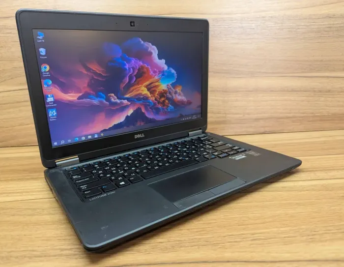 Нетбук Б-клас Dell Latitude E7250 / 12.5" (1366x768) TN / Intel Core i5-5300U (2 (4) ядра по 2.3 - 2.9 GHz) / 8 GB DDR3 / 128 GB SSD / Intel HD Graphics 5500 / WebCam / Windows 10 б/в - зображення 4