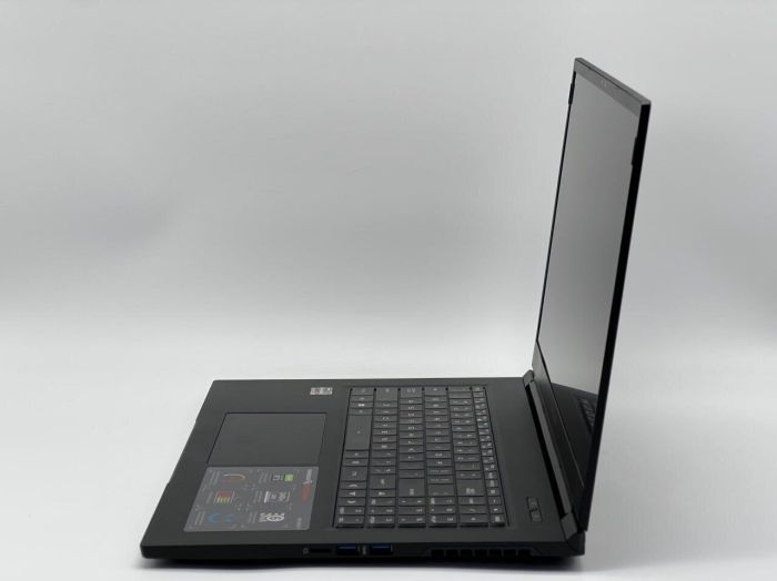 Ігровий ноутбук Б-класу Maingear Vector Pro 17 MG-VCP2-17A3070T / 17,3" (1920x1080) IPS / AMD Ryzen 9 6900HX (8 (16) ядер по 3,3 - 4,9 ГГц) / 32 ГБ DDR5 / 960 ГБ SSD / nVidia GeForce RTX 3070 Ti, 8 ГБ GDDR6, 256-bit / WebCam б/в - зображення 4