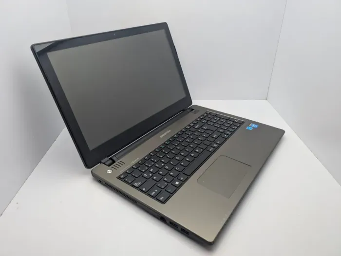 Ноутбук Medion Akoya 6240T / 15.6" (1366x768) TN / Intel Celeron N2920 (4 ядра по 1.86 - 2.0 GHz) / 4 GB DDR3 / 128 GB SSD / Intel HD Graphics / WebCam / АКБ не тримає б/в - зображення 3