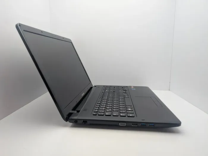 Ноутбук Samsung NP355 / 17.3" (1600x900) TN / AMD A4-4300M (2 ядра по 2.5 - 3.0 GHz) / 8 GB DDR3 / 240 GB SSD / AMD Radeon HD 7420G Graphics / WebCam б/в - зображення 5