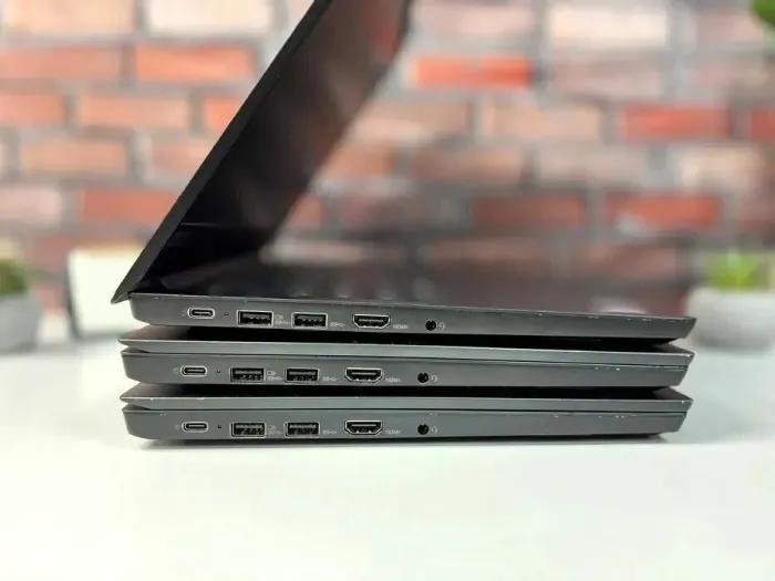 Ноутбук Lenovo ThinkPad E14 / 14" (1920x1080) IPS / Intel Core i5-10210U (4 (8) ядра по 1.6 - 4.2 GHz) / 16 GB DDR4 / 512 GB SSD / Intel UHD Graphics / WebCam / Win 10 Pro б/в - зображення 4