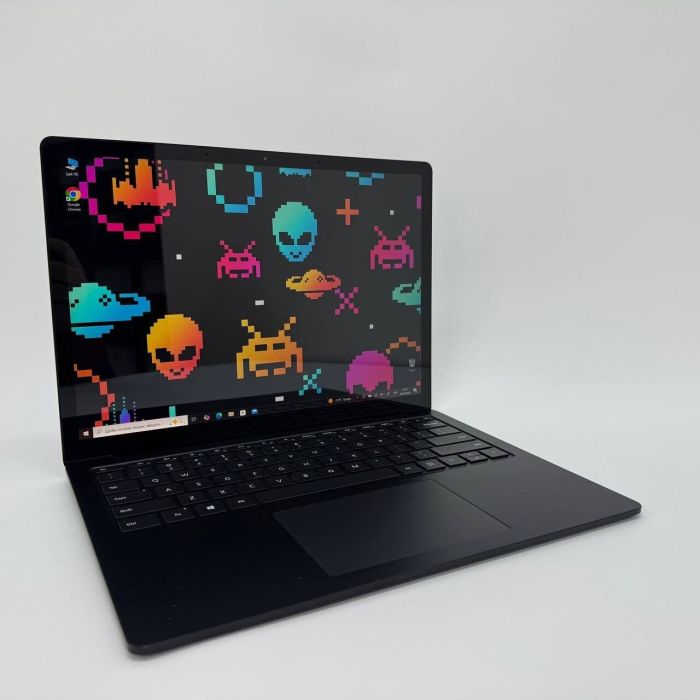 Ультрабук Microsoft Surface Laptop 3 / 13.5" (2256x1504) IPS / Intel Core i5-1035G7 (4 (8) ядра по 1.2 - 3.7 GHz) / 8 GB DDR4 / 256 GB SSD / Intel UHD Graphics / WebCam б/в - зображення 2