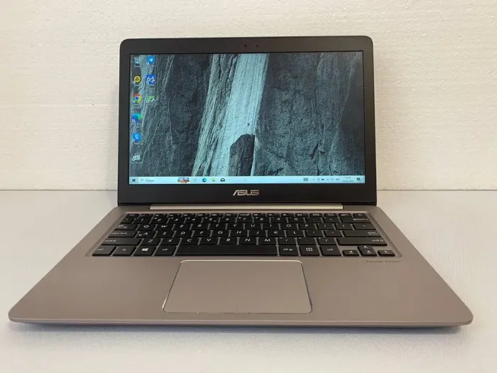 Ультрабук Asus ZenBook UX310UA / 13.3" (1920x1080) TN / Intel Core i3-6100 (2 (4) ядра по 3.7 GHz) / 8 GB DDR4 / 240 GB SSD / Intel HD Graphics 530 / WebCam б/в - зображення 2