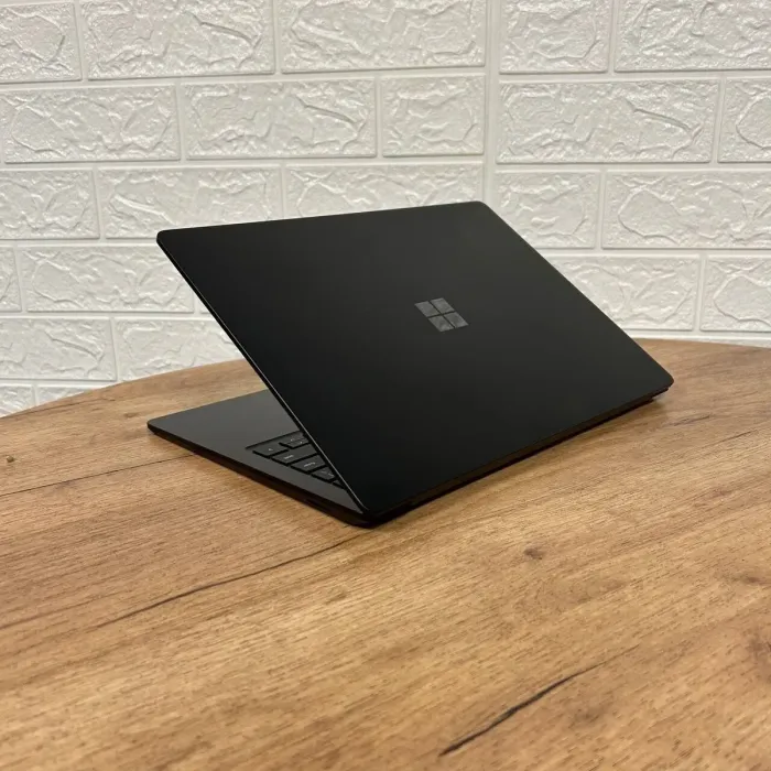 Ультрабук Microsoft Surface Laptop 5 / 13.5" (2256x1504) IPS / Intel Core i5-1245U (10 (12) ядер по 3.3 - 4.4 GHz) / 16 GB DDR4 / 512 GB SSD / Intel Iris Xe Graphics / WebCam б/в - зображення 6