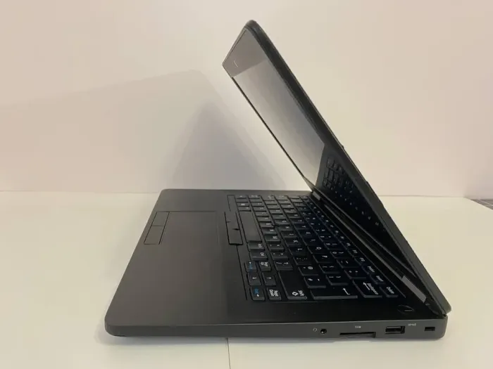 Ноутбук Б-клас Dell Latitude E5470 / 14" (1920x1080) TN / Intel Core i5-6300U (2 (4) ядра по 2.4 - 3.0 GHz) / 8 GB DDR4 / 240 GB SSD / Intel HD Graphics 520 / WebCam б/в - зображення 6