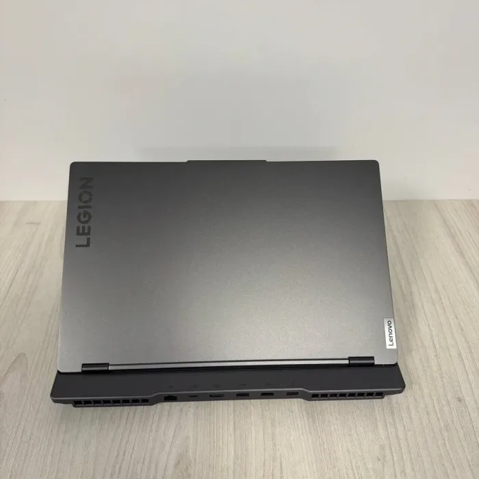 Ігровий ноутбук Lenovo Legion 5 15ARP8 / 15,6" (2560x1440) IPS / AMD Ryzen 7 7735HS (8 (16) ядер 3,2 - 4,75 ГГц) / 16 ГБ DDR5 / 512 ГБ SSD / nVidia GeForce RTX 4060, 8 ГБ GDDR6, 128-біт / Веб-камера б/в - зображення 6