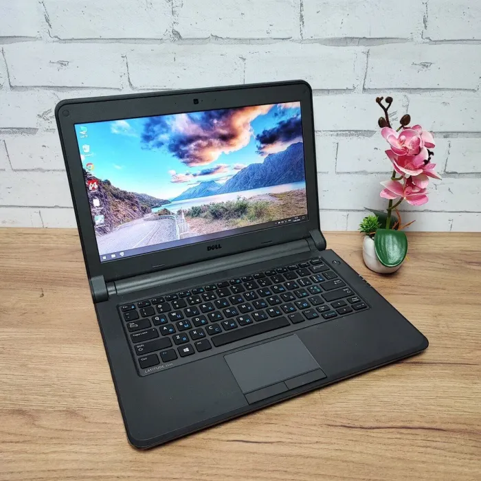 Ноутбук Б-клас Dell Latitude 3340 / 13.3" (1366x768) TN / Intel Core i3-4010U (2 (4) ядра по 1.7 GHz) / 8 GB DDR3 / 128 GB SSD / Intel HD Graphics 4400 / WebCam б/в - зображення 3