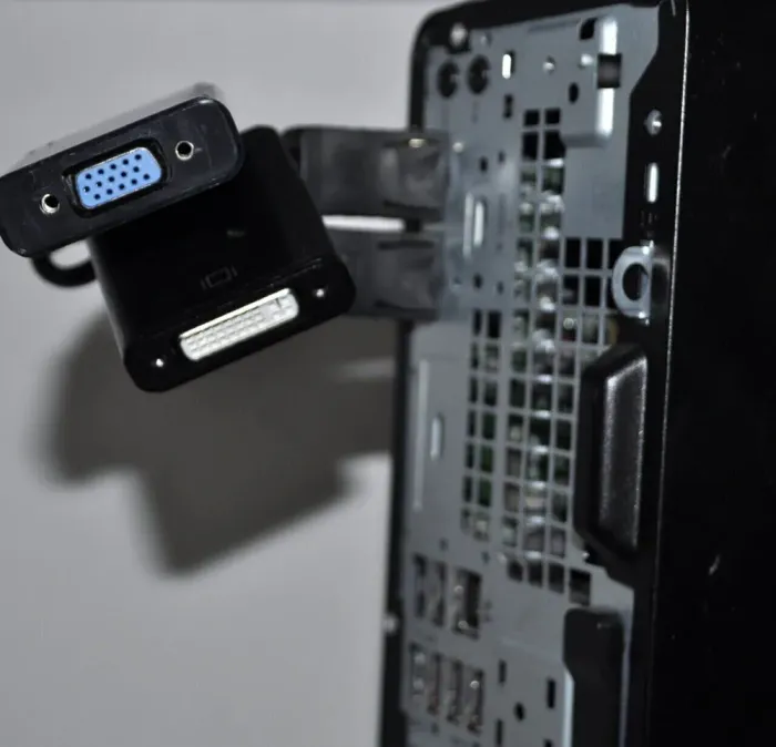 Комп'ютер HP EliteDesk 800 G3 SFF / Intel Core i5-6500 (4 ядра по 3.2 - 3.6 GHz) / 16 GB DDR4 / 2000 GB SSD / Intel HD Graphics 530 / DisplayPort / Windows 11 Pro б/в - зображення 5