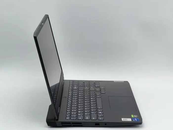 Ігровий ноутбук Lenovo IdeaPad Gaming 3 15IAH7 / 15.6" (1920x1080) IPS / Intel Core i7-12650H (10 (16) ядер по 3.5 - 4.7 GHz) / 16 GB DDR4 / 480 GB SSD / nVidia GeForce RTX 3050, 4 GB GDDR6, 128-bit / WebCam б/в - зображення 3