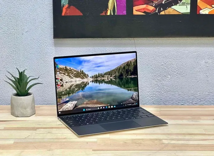 Ультрабук Dell XPS 13 9310 / 13.3" (3840x2400) IPS Touch / Intel Core i7-1185G7 (4 (8) ядра по 3.0 - 4.8 GHz) / 32 GB DDR4 / 1000 GB SSD / Intel Iris Xe Graphics / WebCam б/в - зображення 3