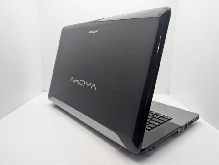 Ноутбук Medion Akoya E7218 / 17.3" (1600x900) TN / Intel Core i3-2310M (2 (4) ядра по 2.1 GHz) / 6 GB DDR3 / 640 GB HDD / Intel HD Graphics / WebCam / DVD-ROM б/в - зображення 8