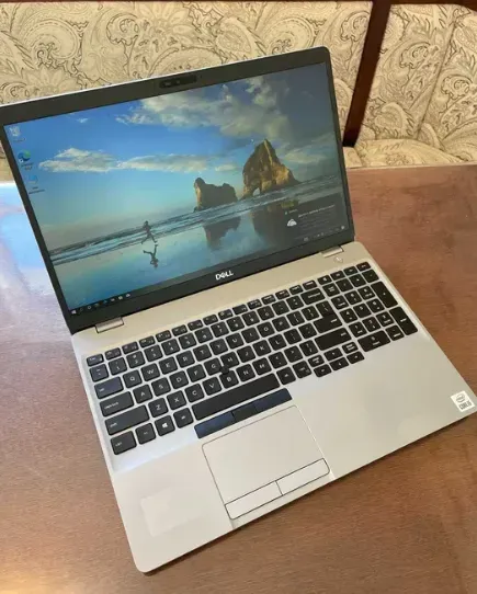 Ультрабук Dell Latitude 5510 / 15.6" (1920x1080) IPS / Intel Core i7-10810U (6 (12) ядер по 1.1 - 4.9 GHz) / 16 GB DDR4 / 256 GB SSD / Intel UHD Graphics for 10th Generation / WebCam б/в - зображення 2