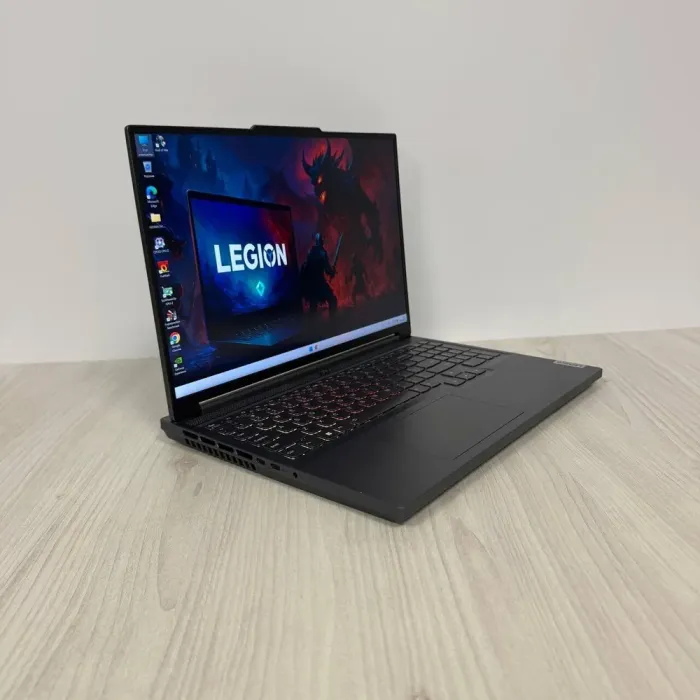 Ігровий ноутбук Lenovo Legion Slim 5 16APH8 / 16" (2560x1600) IPS / AMD Ryzen 7 7840HS (8 (16) ядер по 3.8 - 5.1 GHz) / 16 GB DDR5 / 512 GB SSD NVMe / nVidia GeForce RTX 4060, 8 GB GDDR6, 128-bit / WebCam б/в - зображення 4