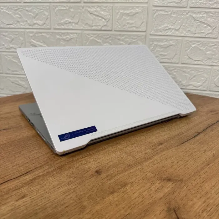 Ігровий ультрабук Asus ROG Zephyrus G14 GA401IV / 14" (1920x1080) IPS / AMD Ryzen 7 4800HS (8 (16) ядер по 2.9 - 4.2 GHz) / 16 GB DDR4 / 512 GB SSD NVMe / nVidia GeForce RTX 2060 Max-Q, 6 GB GDDR6, 192-bit б/в - зображення 6