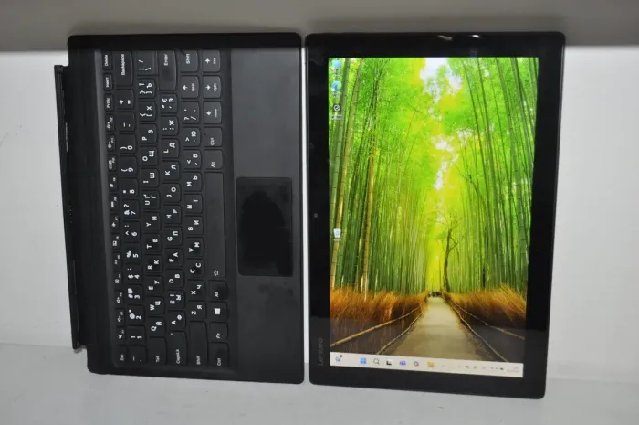 Нетбук-трансформер Б-клас Lenovo MIIX 520-12IKB / 12.2" (1920x1080) IPS Touch / Intel Core i5-8250U (4 (8) ядра по 1.6 - 3.4 GHz) / 8 GB DDR4 / 256 GB SSD / Intel UHD Graphics 620 / Windows 11 Pro / Клавиатура б/в - зображення 6