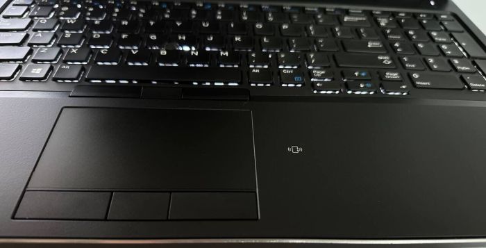 Мобільна робоча станція Б-клас Dell Precision 7530 / 15.6" (1920x1080) TN / Intel Core i7-8850H (6 (12) ядер по 2.6 - 4.3 GHz) / 32 GB DDR4 / 512 GB SSD / nVidia Quadro P2000, 4 GB GDDR5, 128-bit / WebCam / Win 11 Pro б/в - зображення 8
