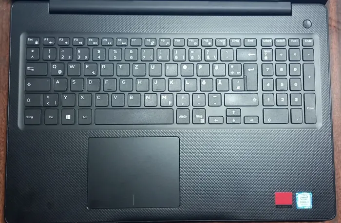 Ігровий ноутбук Dell Vostro 3583 / 15.6" (1920x1080) TN / Intel Core i7-8565U (4 (8) ядра по 1.8 - 4.6 GHz) / 8 GB DDR4 / 256 GB SSD / AMD Radeon 520, 2 GB GDDR5, 64-bit / WebCam / Windows 10 б/в - зображення 3