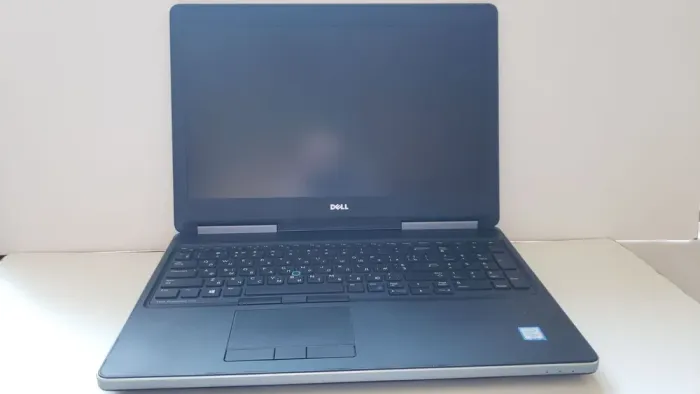 Мобільна робоча станція Dell Precision 7510 / 15.6" (1920x1080) IPS / Intel Core i7-6820HQ (4 (8) ядра по 2.7 - 3.6 GHz) / 16 GB DDR4 / 128 GB SSD M.2 + 750 GB HDD / nVidia Quadro M1000M, 2 GB GDDR5, 128-bit / WebCam б/в - зображення 2