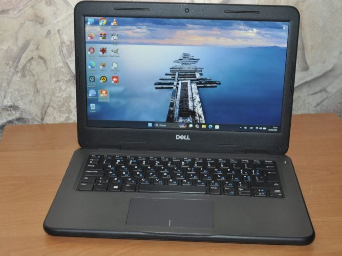 Ноутбук Б-клас Dell Latitude 3310 / 13,3" (1920x1080) TN / Intel Core i3-8145U (2 (4) ядра по 2,1 - 3,9 ГГц) / 8 ГБ DDR4 / 240 ГБ SSD M.2 / Intel UHD Graphics / WebCam / Windows 11 Pro Education б/в - зображення 6