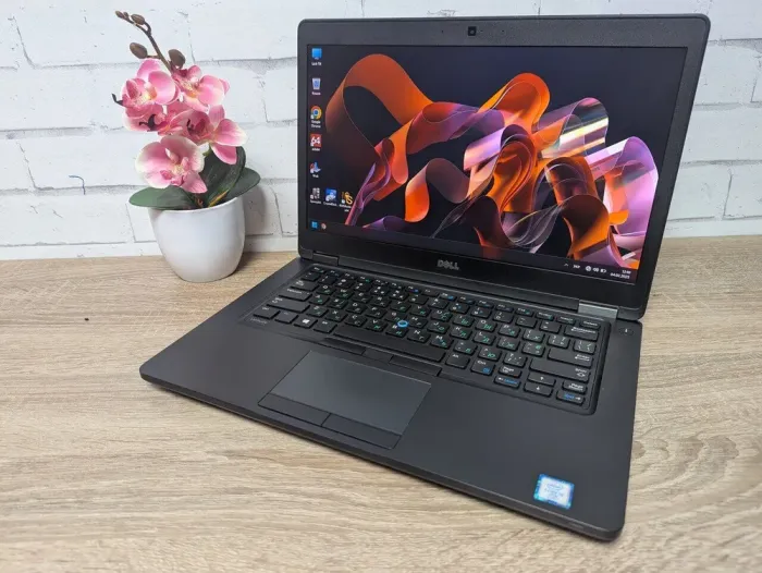Ультрабук Dell Latitude 5480 / 14" (1920x1080) TN / Intel Core i5-6300U (2 (4) ядра по 2.4 - 3.0 GHz) / 8 GB DDR4 / 256 GB SSD / Intel HD Graphic 520 / WebCam б/в - зображення 4