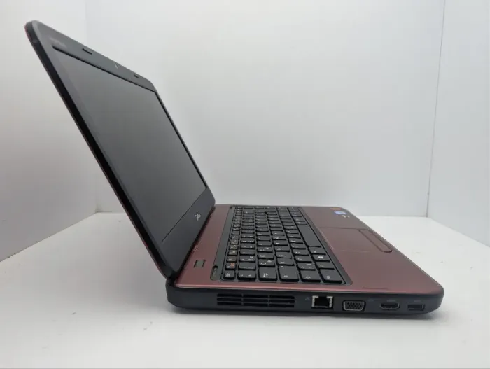 Ноутбук Dell Inspiron N4050 / 14" (1366x768) TN / Intel Core i5-2450M (2 (4) ядра по 2.5 - 3.1 GHz) / 6 GB DDR3 / 500 GB HDD / AMD Radeon HD 6470M, 1 GB GDDR3, 64-bit / WebCam / DVD-ROM б/в - изображение 4