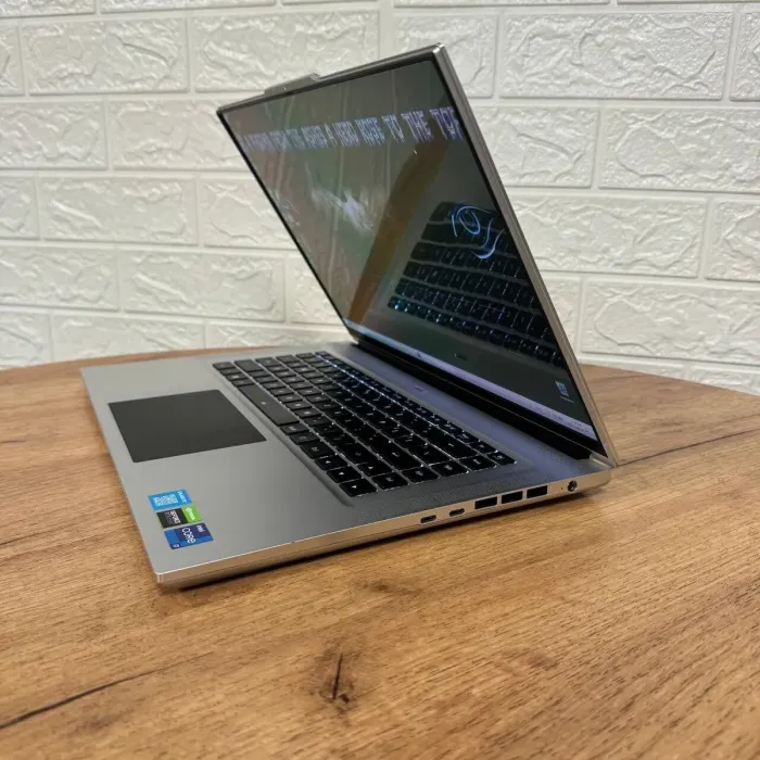 Ігровий ноутбук Gigabyte Aero 16 XE4 / 16" (3840x2400) OLED / Intel Core i7-12700H (14 (20) ядер по 3.5 - 4.7 GHz) / 16 GB DDR4 / 1000 GB SSD / nVidia GeForce RTX 3070 Ti, 8 GB GDDR6, 256-bit / WebCam б/в - зображення 5