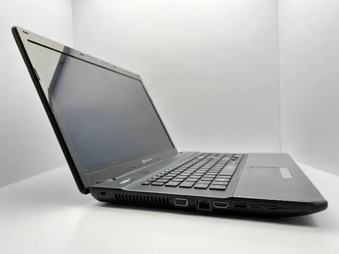 Ноутбук Б-клас Packard Bell LK11BZ / 17.3" (1600x900) TN / AMD E-300 (2 ядра по 1.3 GHz) / 4 GB DDR3 / 240 GB SSD / AMD Radeon HD 6310 Graphics / WebCam б/в - зображення 3