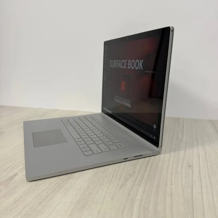 Ігровий ультрабук-трансформер Microsoft Surface Book 2 / 15.0" (3240x2160) IPS Touch / Intel Core i7-8650U (4 (8) ядра по 1.9 - 4.2 GHz) / 16 GB DDR4 / 512 GB SSD NVMe / nVidia GeForce GTX 1060 Max-Q, 6 GB GDDR5, 192-bit / WebCam б/в - зображення 5