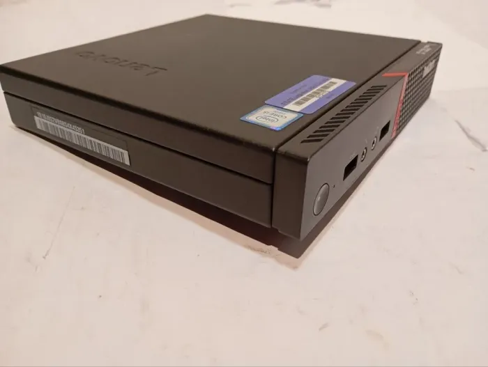 Неттоп Lenovo ThinkCentre M700 Tiny USFF / Intel Core i5-6500T (4 ядра по 2.5 - 3.1 GHz) / 8 GB DDR4 / 256 GB SSD / Intel HD Graphics 530 + USB-флешка 64 GB б/в - зображення 3
