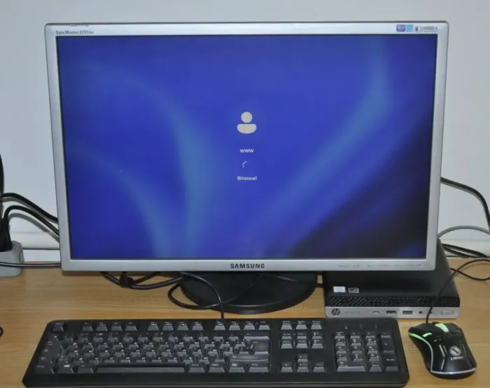 Комплект ПК: HP EliteDesk 800 G3 Desktop Mini USFF / Intel Core i5-6500T (4 ядра по 2.5 - 3.1 GHz) / 12 GB DDR4 / 500 GB SSD / Intel UHD Graphics 630 + Монітор Б-клас 22" (1680x1050) TN  б/в - зображення 3