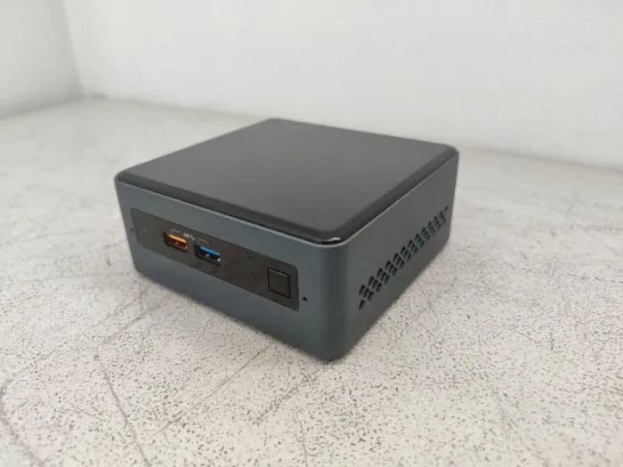 Неттоп Intel NUC (NUC7JY) USFF / Intel Celeron J4025 (2 ядра по 2.0 - 2.9 GHz) / 4 GB DDR4 / 128 GB SSD / Intel UHD Graphics 600 / Wi-Fi / Bluetooth б/в - зображення 2