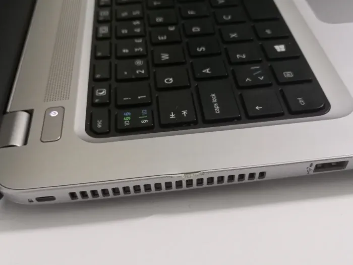 Ноутбук Б-клас HP ProBook 440 G4 / 14" (1366x768) TN / Intel Core i5-7200U (2 (4) ядра по 2.5 - 3.1 GHz) / 8 GB DDR4 / 256 GB SSD / Intel HD Graphics 620 / WebCam / VGA б/в - зображення 4