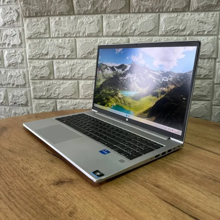 Ультрабук HP ProBook 450 G8 / 15.6" (1920x1080) IPS / Intel Core i5-1135G7 (4 (8) ядра по 2.4 - 4.2 GHz) / 16 GB DDR4 / 512 GB SSD / Intel Iris Xe Graphics / WebCam б/в - зображення 5